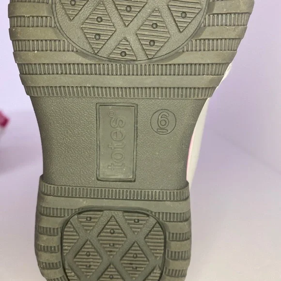 Toddler White & Pink Snow boots - Picture 5 of 8